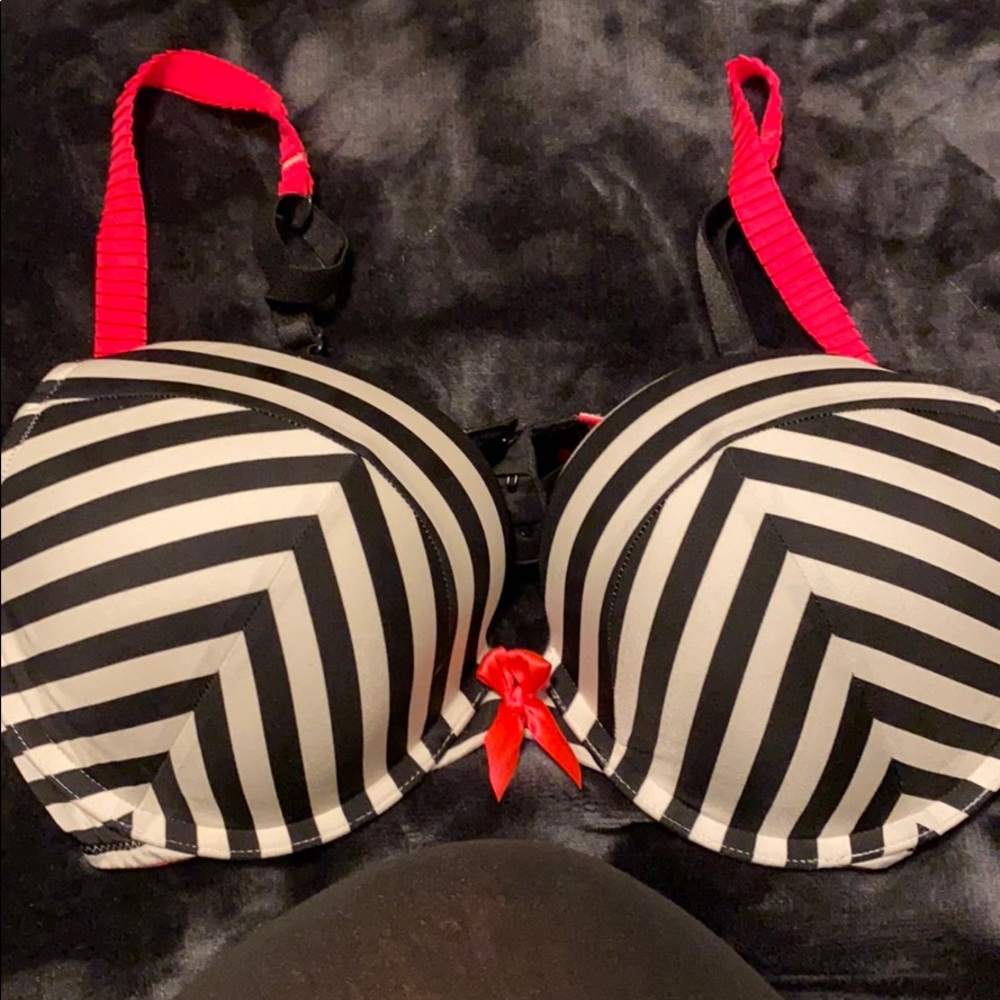 Victoria’s Secret Very Sexy Push-Up 38C